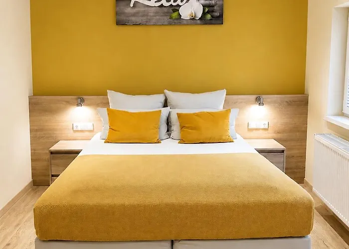 Select Suites & Aparts