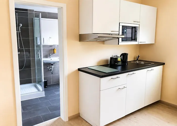 Select Suites & Aparts